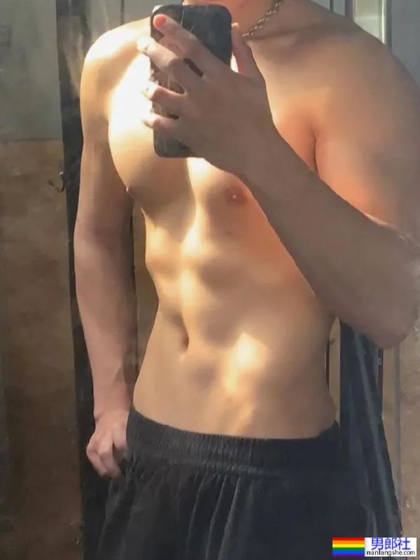 体育生男大，一脱我就可以了 - 51虹马