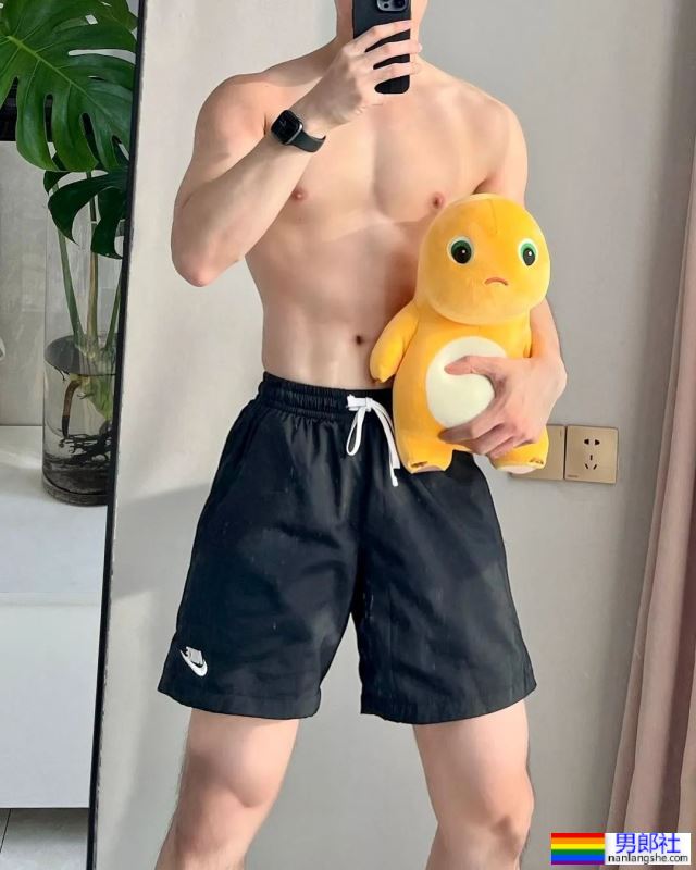 我的天，他不露脸的照片拍的这么涩！ - 51虹马