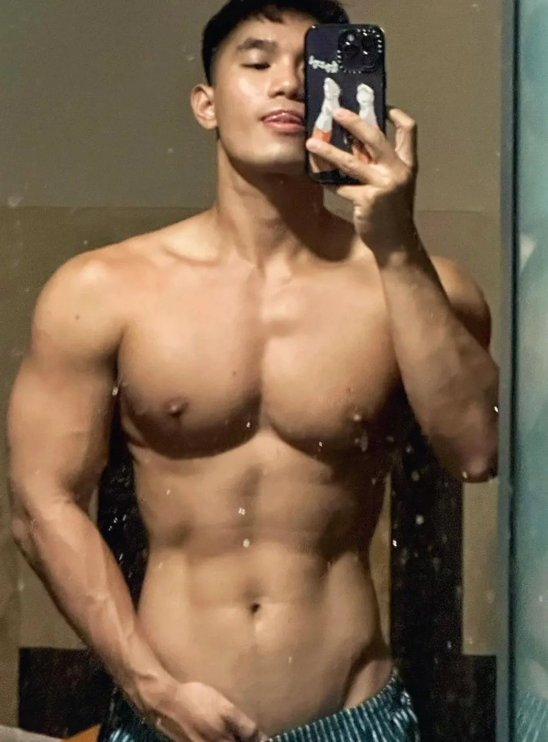 肌肉名媛的浴巾掉了!为找金主太没下限了! - 51虹马 肌肉名媛的浴巾掉了!为找金主太没下限了! - 51虹马