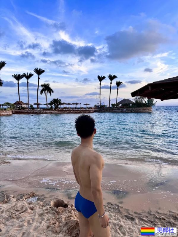 高高瘦瘦的大包男友，请你看腹肌 - 51虹马