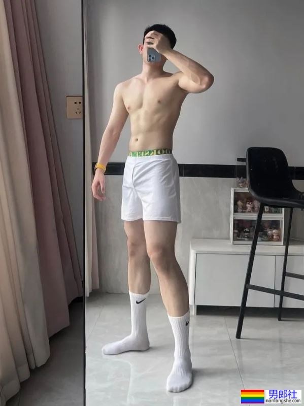 我的天，他不露脸的照片拍的这么涩！ - 51虹马