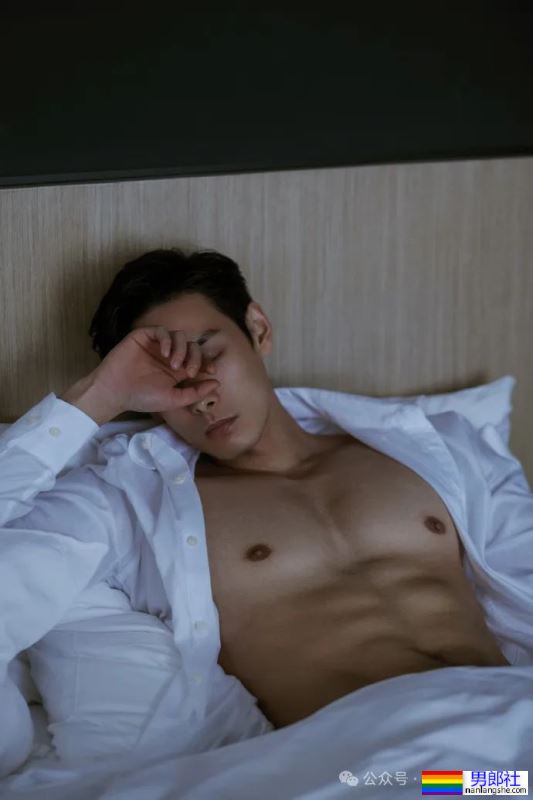 剑眉星目,腹肌诱人!Neal李昂的写真集,每一张都让人想舔屏! - 51虹马 剑眉星目,腹肌诱人!Neal李昂的写真集,每一张都让人想舔屏! - 51虹马