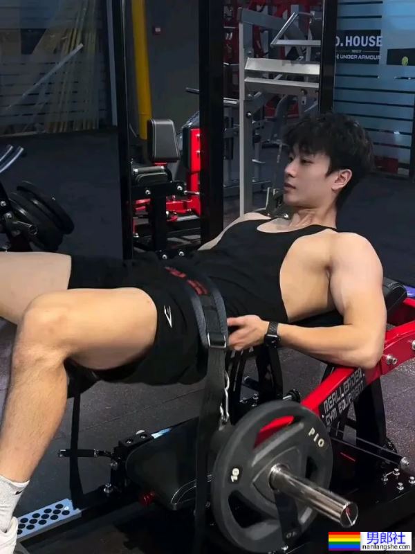 白白壮壮的小哥哥，X张力好强 - 51虹马