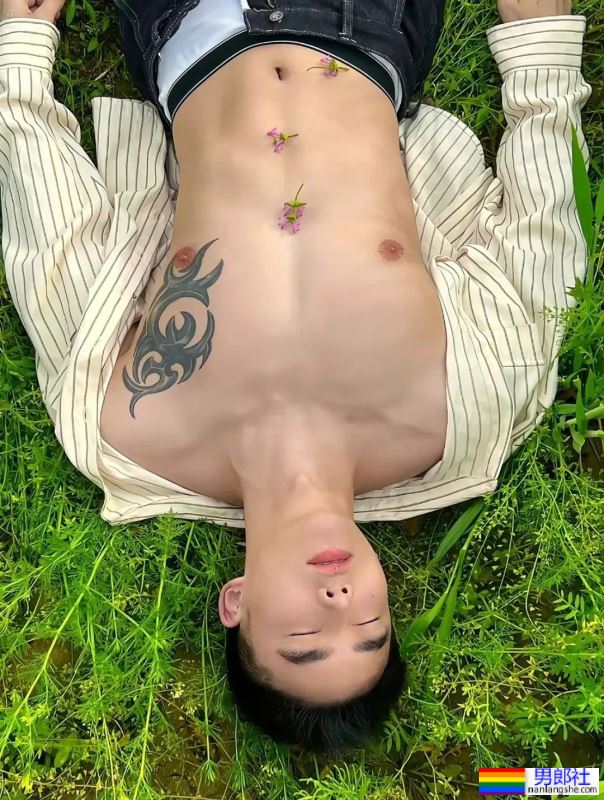 夏日泳池，帅哥 - 51虹马