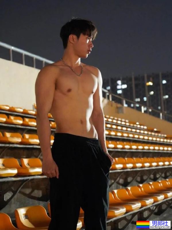 体育生男大，一脱我就可以了 - 51虹马