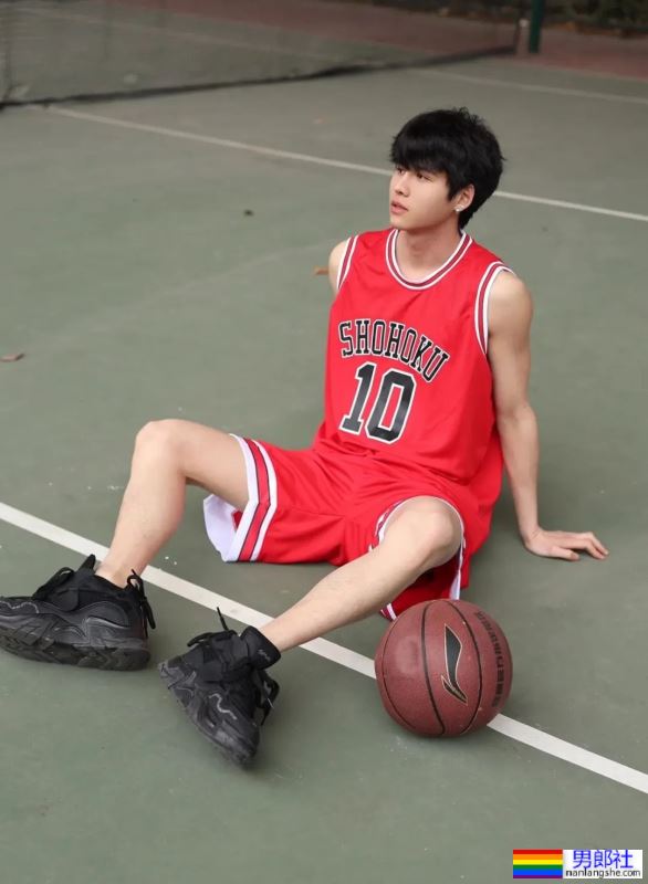 青春无敌，有小腹肌的男大 - 51虹马