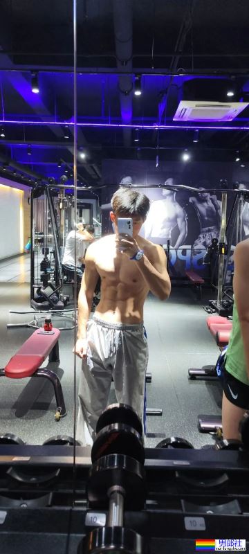 河北体育学院18岁男大，浴室自拍只能打码才能发 - 51虹马