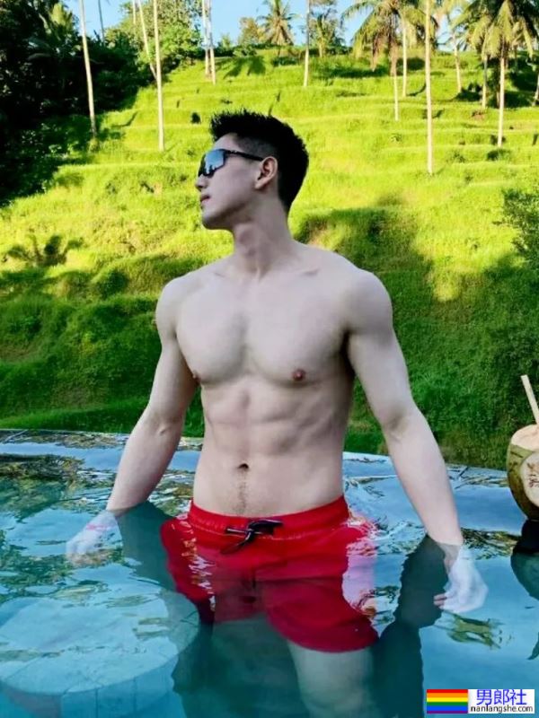 秀色可餐，请节制你那让人欲罢不能的帅气 - 51虹马