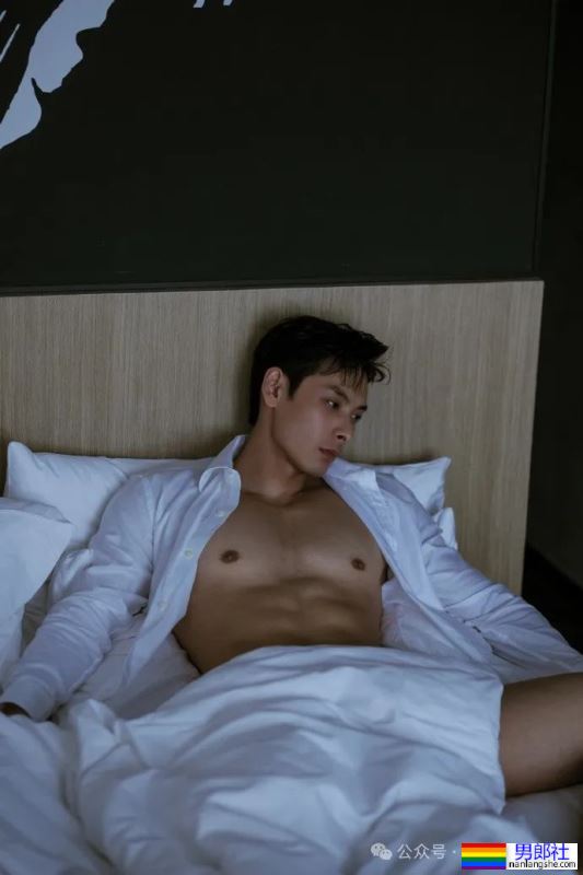 剑眉星目,腹肌诱人!Neal李昂的写真集,每一张都让人想舔屏! - 51虹马 剑眉星目,腹肌诱人!Neal李昂的写真集,每一张都让人想舔屏! - 51虹马