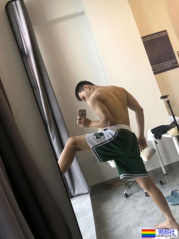 极品男大体育生，很难不爱 - 51虹马