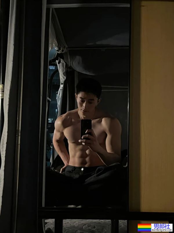 身材超正的，浙江男大学生 - 51虹马