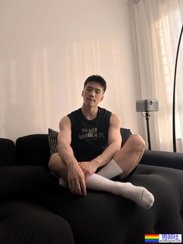 宝子们，这身材看着就馋哭了 - 51虹马