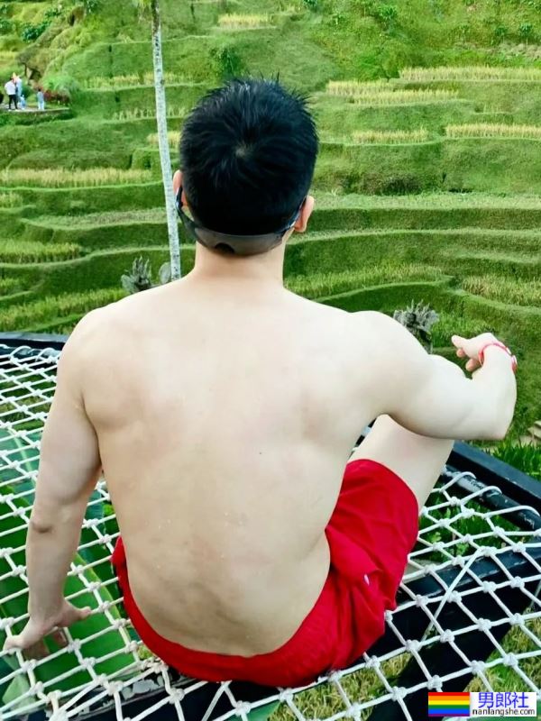 秀色可餐，请节制你那让人欲罢不能的帅气 - 51虹马