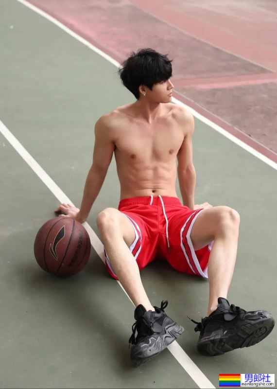 青春无敌，有小腹肌的男大-51虹马