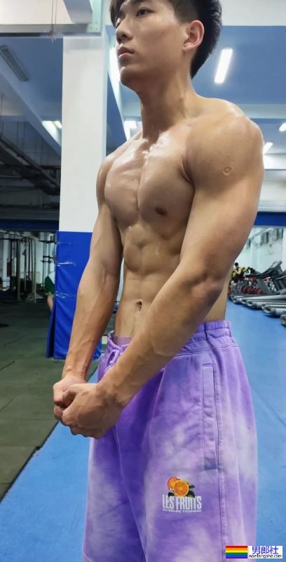 河北体育学院18岁男大，浴室自拍只能打码才能发 - 51虹马