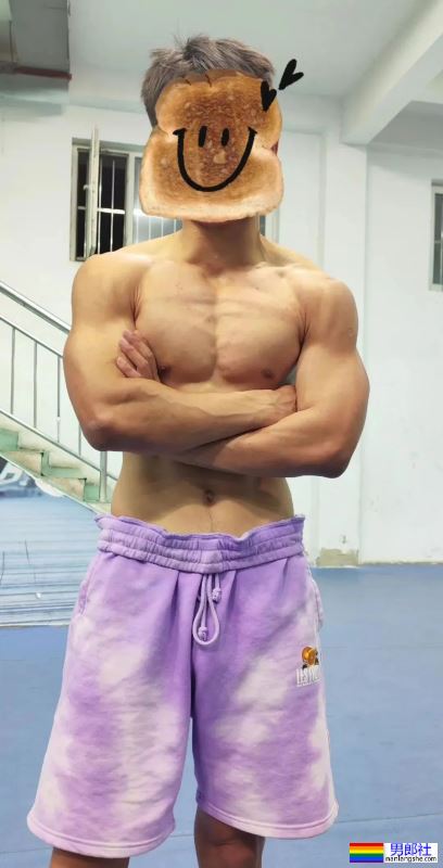 河北体育学院18岁男大，浴室自拍只能打码才能发 - 51虹马