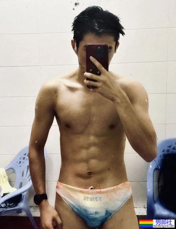 黑皮长腿小哥哥，身材真棒 - 51虹马