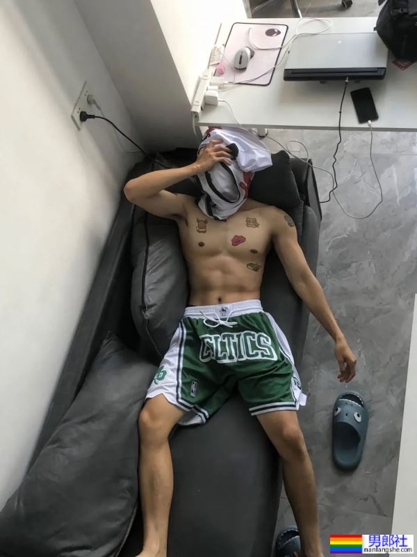 极品男大体育生，很难不爱 - 51虹马