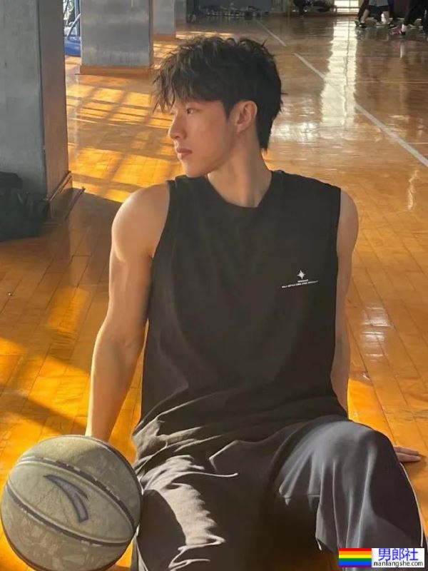 体育生男大，一脱我就可以了 - 51虹马