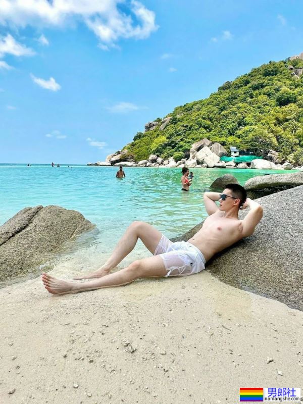 碧海蓝天,阳光帅气小鲜肉,穿着好清爽-51虹马