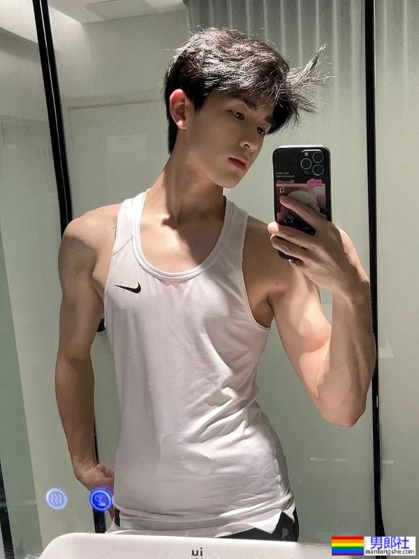 高颜值帅哥一枚 - 51虹马