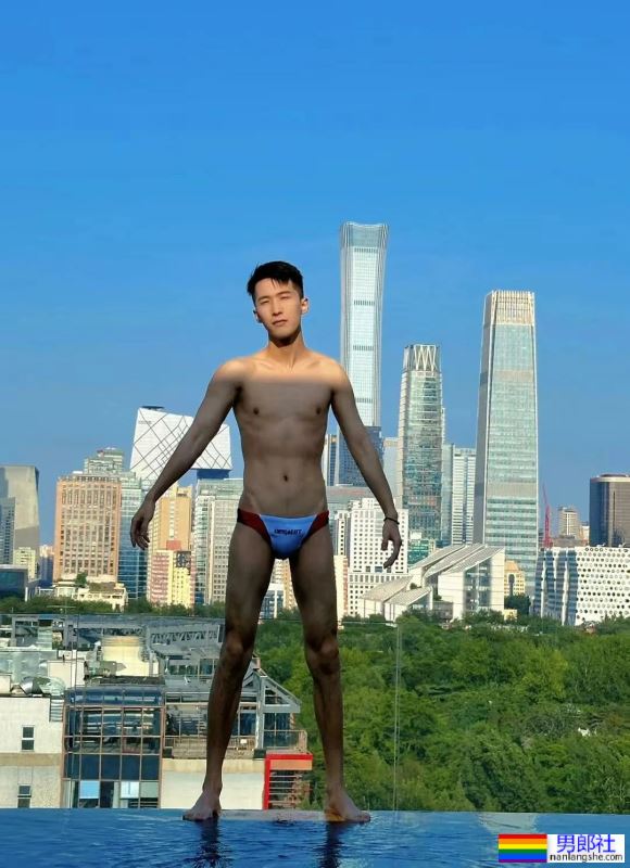 瘦猴系帅哥，这身子很让人馋啊 - 51虹马