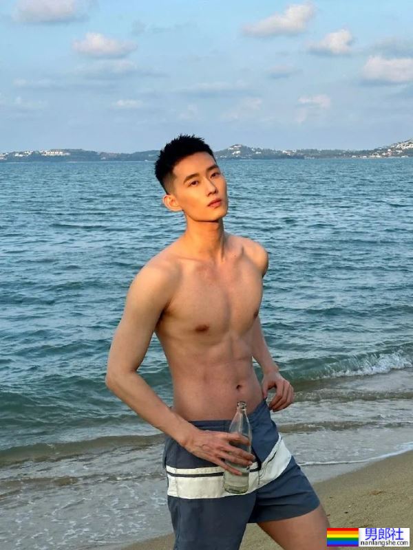 喜欢穿，还是不穿? 正装照真的超帅的-51虹马