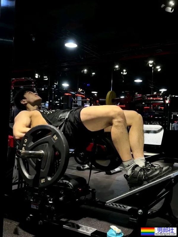 白白壮壮的小哥哥，X张力好强 - 51虹马