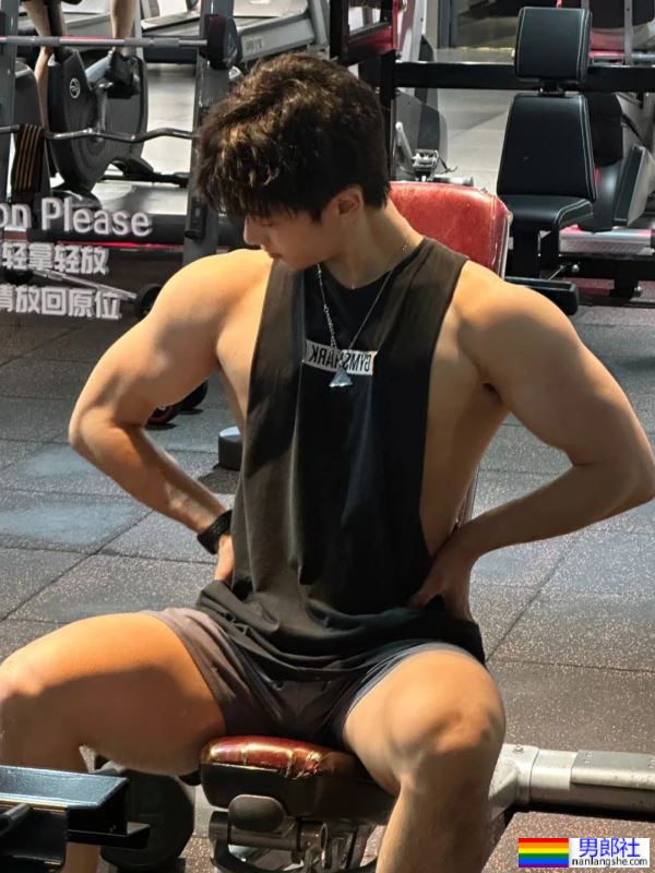 白白壮壮的小哥哥，X张力好强 - 51虹马