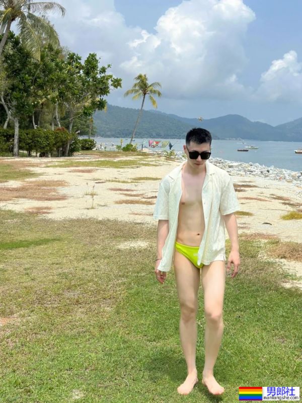 白白嫩嫩的，大长腿帅哥 - 51虹马