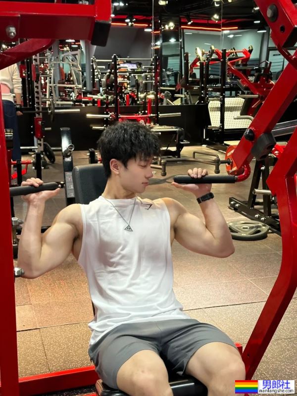 白白壮壮的小哥哥，X张力好强 - 51虹马