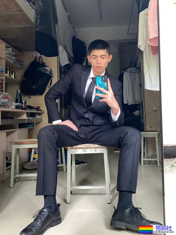 正装体育生男大 185CM - 51虹马