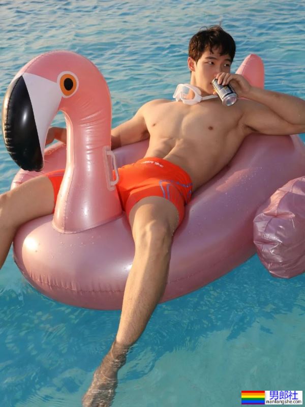 宝藏男孩，身材好到失真 - 51虹马