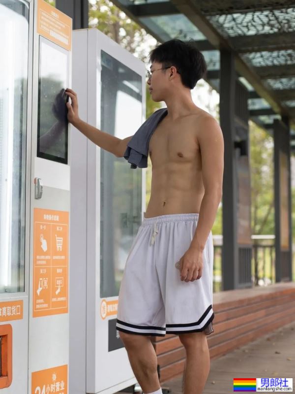 和好兄弟一起健身秀身材，是快乐的 - 51虹马