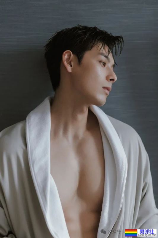 剑眉星目,腹肌诱人!Neal李昂的写真集,每一张都让人想舔屏! - 51虹马 剑眉星目,腹肌诱人!Neal李昂的写真集,每一张都让人想舔屏! - 51虹马