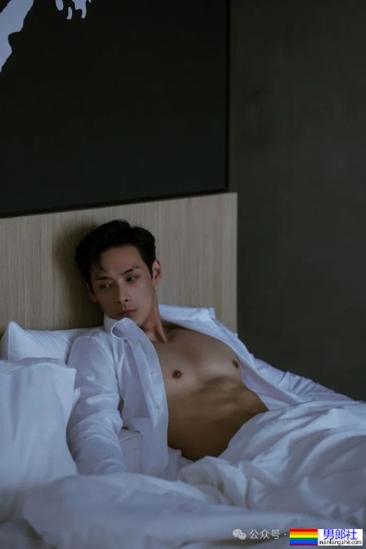 剑眉星目,腹肌诱人!Neal李昂的写真集,每一张都让人想舔屏! - 51虹马 剑眉星目,腹肌诱人!Neal李昂的写真集,每一张都让人想舔屏! - 51虹马