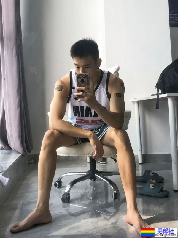 极品男大体育生，很难不爱 - 51虹马