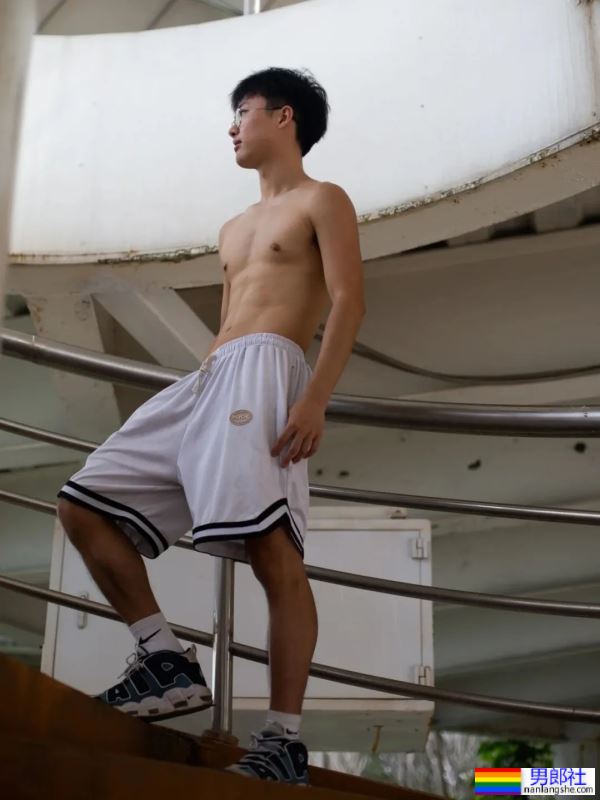 和好兄弟一起健身秀身材，是快乐的 - 51虹马