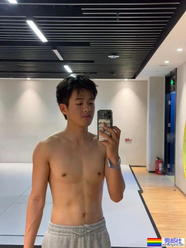 薄肌小帅哥 - 51虹马