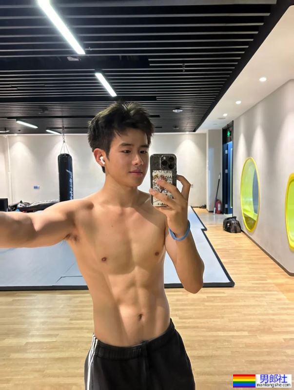 薄肌小帅哥 - 51虹马