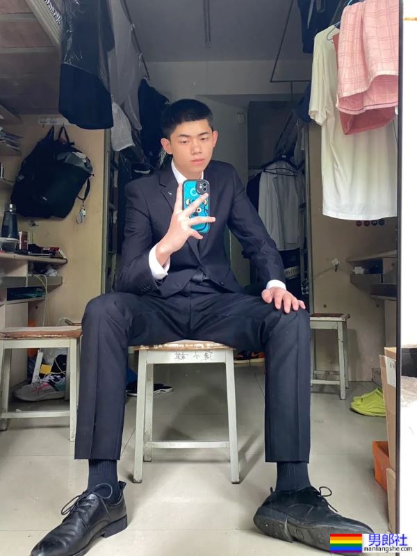 正装体育生男大 185CM - 51虹马