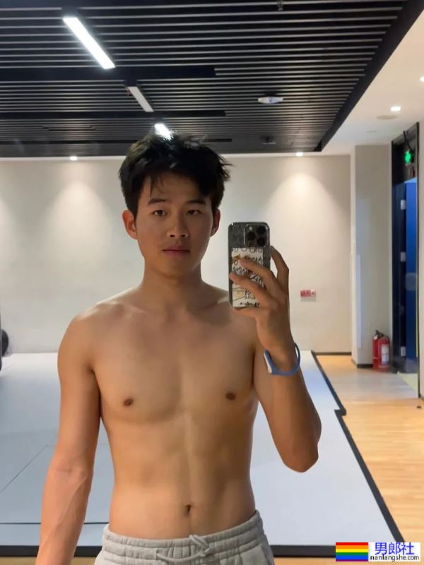 薄肌小帅哥 - 51虹马