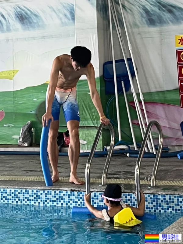 黑皮长腿小哥哥，身材真棒 - 51虹马