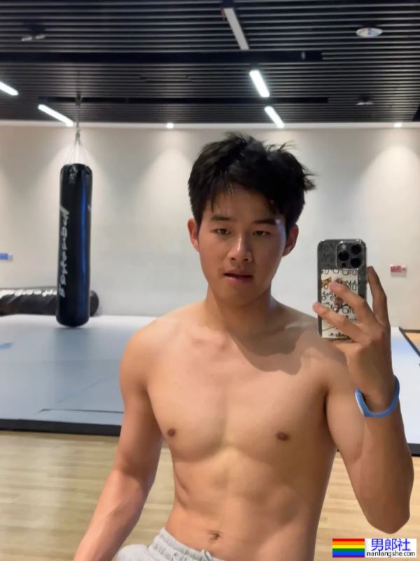 薄肌小帅哥 - 51虹马