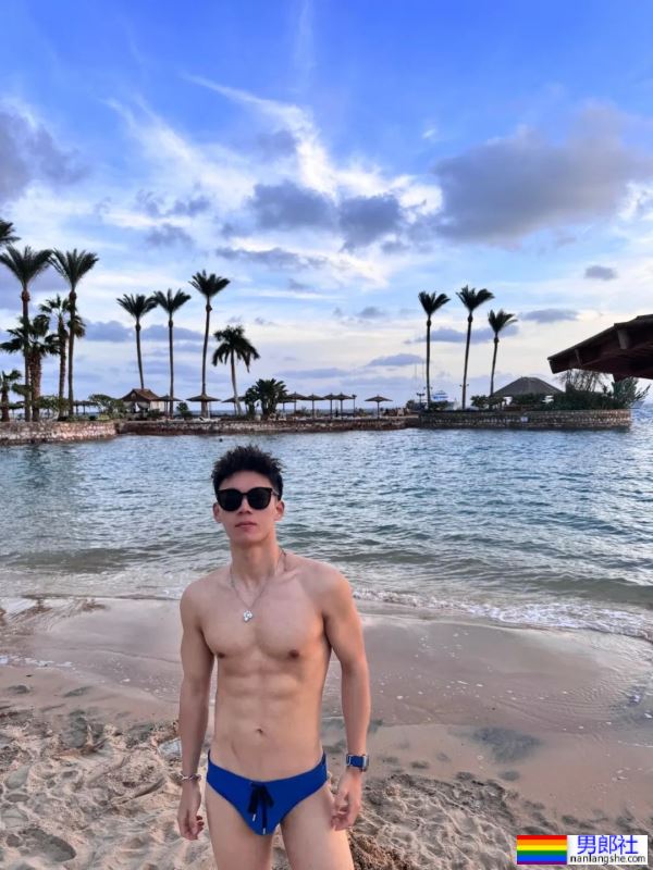 高高瘦瘦的大包男友，请你看腹肌 - 51虹马