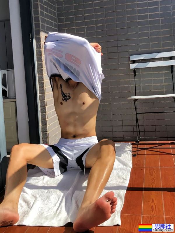 极品男大体育生,很难不爱-51虹马