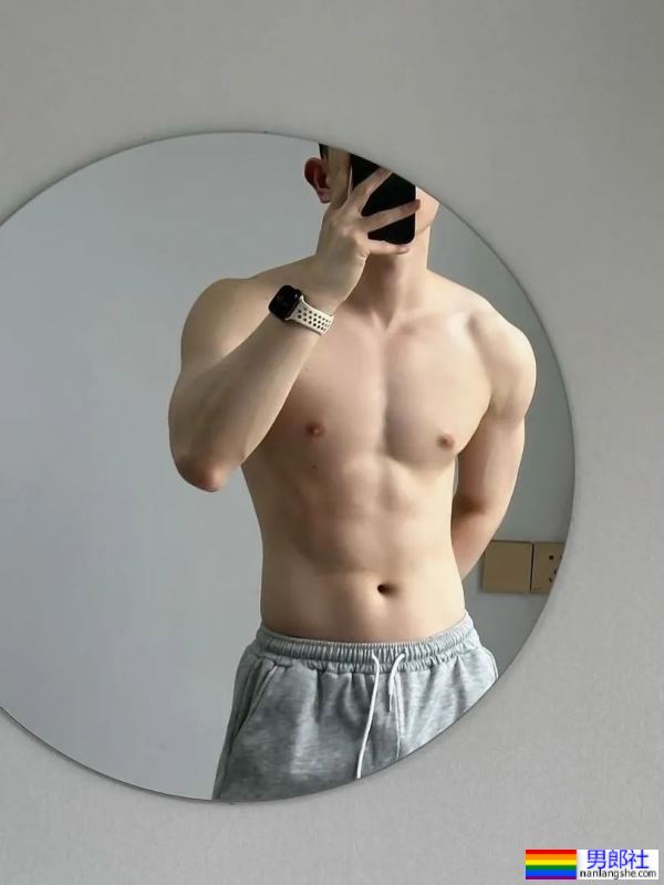 我的天，他不露脸的照片拍的这么涩！ - 51虹马