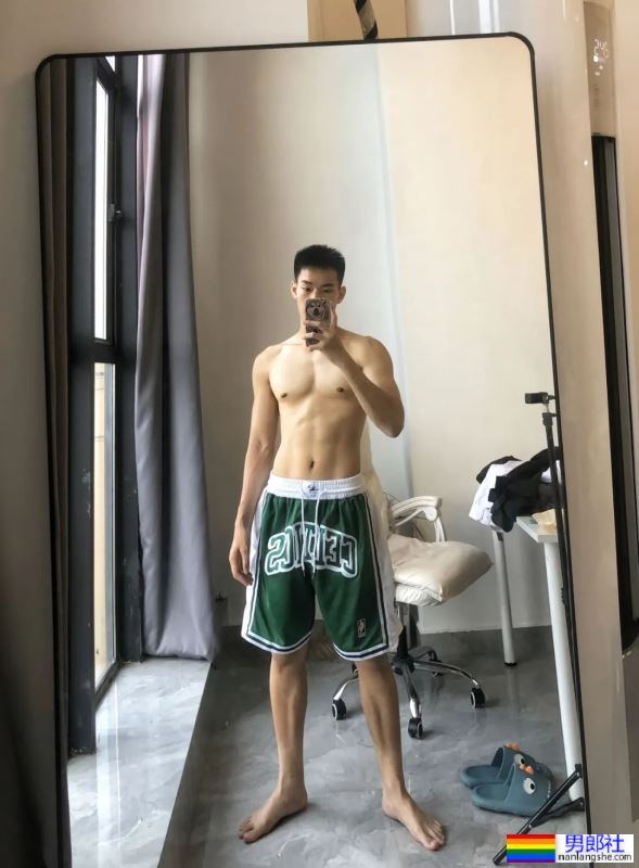 极品男大体育生，很难不爱 - 51虹马