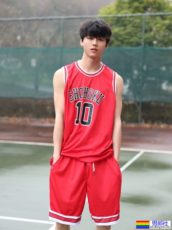 青春无敌，有小腹肌的男大 - 51虹马