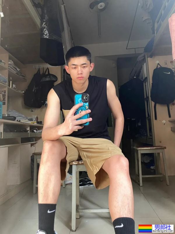 正装体育生男大 185CM - 51虹马